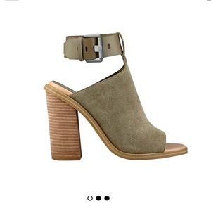 NEW Marc Fisher Vashi Peep Toe City Sandal